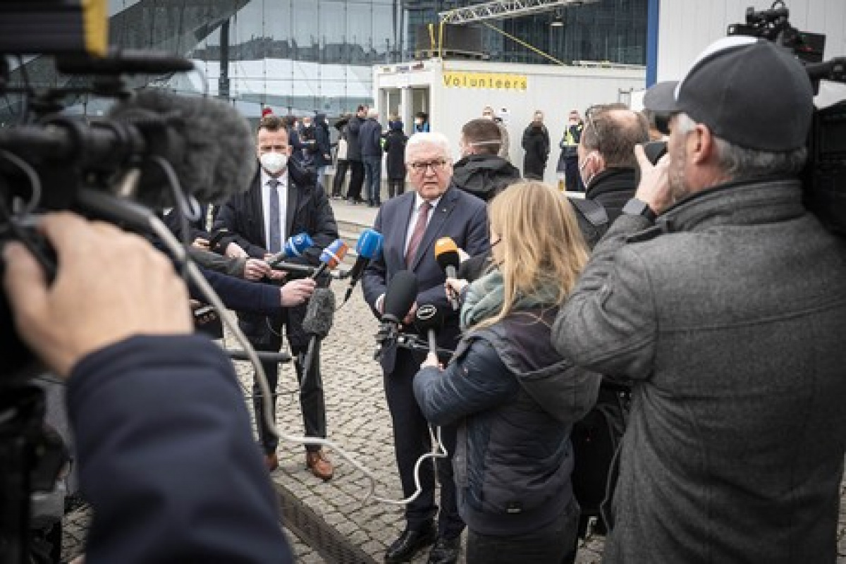 Almanya Cumhurbaşkanı Steinmeir, Ukraynalı mültecileri ziyaret etti
