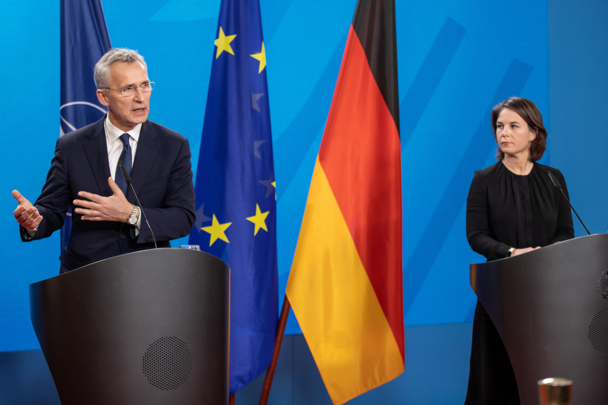 Stoltenberg: "Almanya, Ukrayna'ya askeri teçhizat, mali ve insani yardımda kilit rol oynuyor”