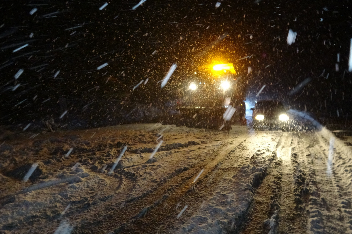 Zonguldak&#039;ta yoğun kar sürücülere zor anlar yaşattı