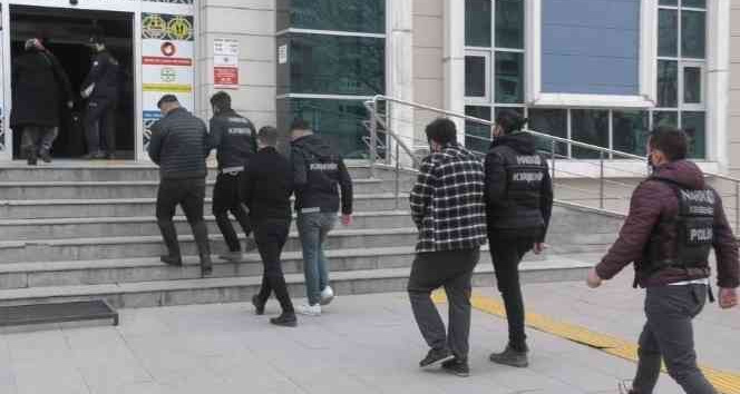 Kırşehir’de sokak satıcılarına operasyon