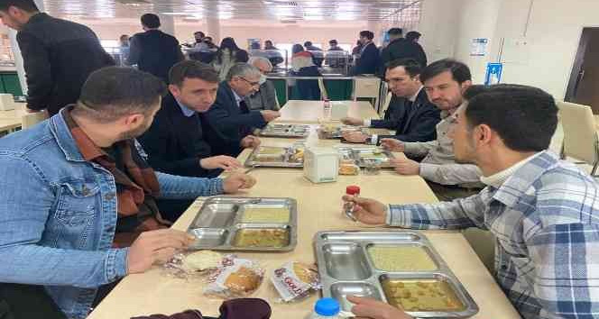 Elazığ’da üniversite öğrencilerine ‘Çanakkale menüsü’ dağıtıldı