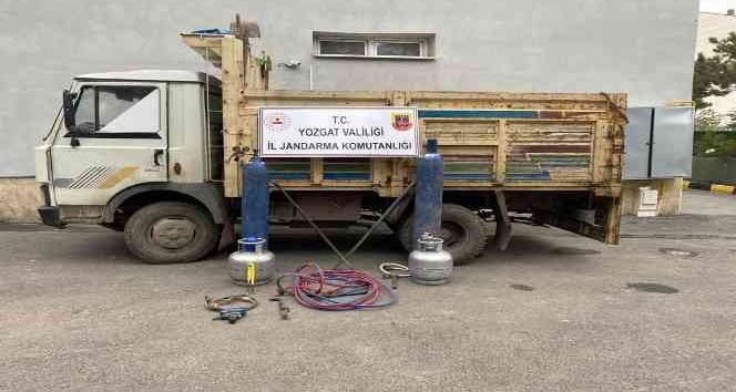 Demir yolu raylarını çalıp hurdacıya sattılar