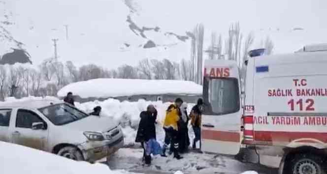 Şırnak’ta kar kalınlığı 2 metreyi buldu, hastaya 5 saat sonra ulaşıldı