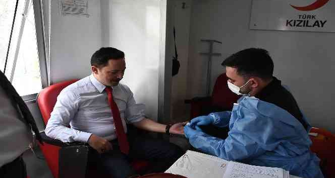 Nusaybin Kaymakamı ve Cumhuriyet Başsavcısı kan bağışında bulundu