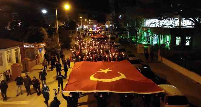 Binlerce vatandaş soğuk havada şehitler yürüdü
