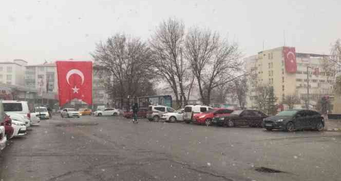 Iğdır’da kar yeniden başladı