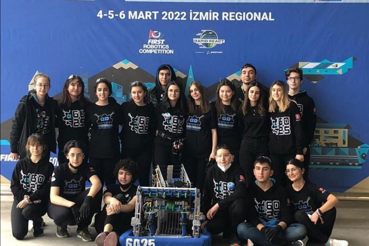 Robotlar Amerika için çarpıştı