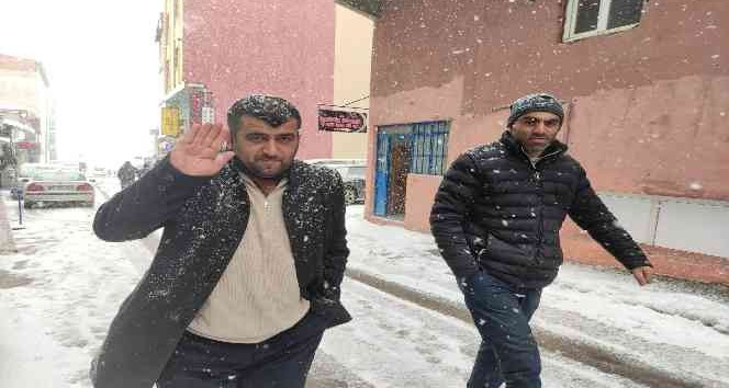 Ardahan’da kar yağışı nedeniyle 106 köy yolu ulaşıma kapandı