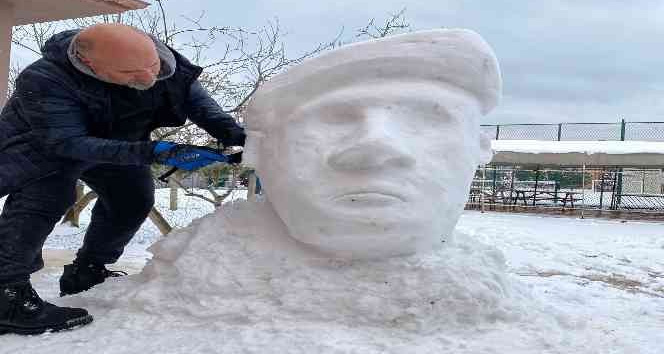 ’Kardan Şehit Ömer Halisdemir’ büstü