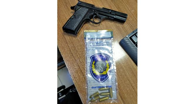 Edirne’de kaza yapan araçta ruhsatsız tabanca ve fişek ele geçirildi