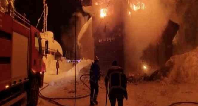 Ordu’da turistik otel alevlere teslim oldu