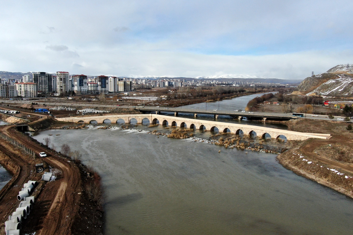 Otlağa dönüşen Kızılırmak’ta şimdi saniyede 56 metreküp su akıyor