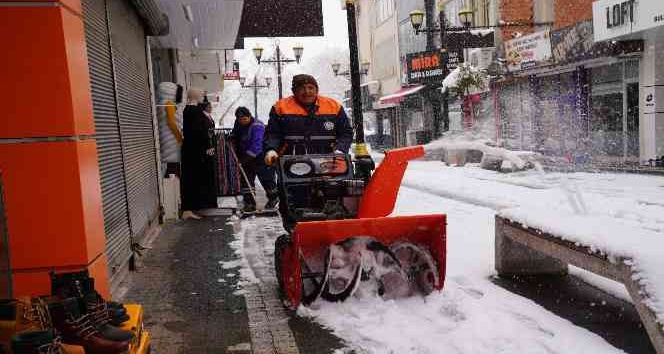 Erbaa’da karla mücadele