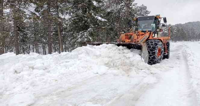 Amanoslar’da kardan kapanan yayla yolları ulaşıma açılıyor