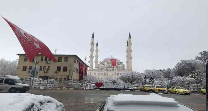 Iğdır Nevruz’a kar ile uyandı