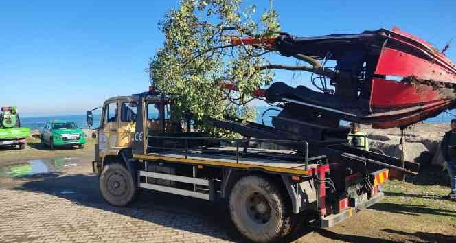 Ordu Büyükşehir ağaç sökme ve dikme makinesini kendi imal etti
