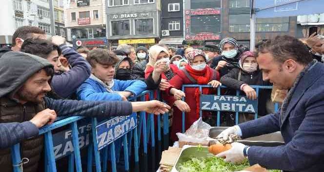 Ordu’da 2 ton hamsi, vatandaşlara ikram edildi