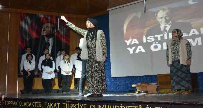 Zaferin kahramanları tiyatroyla canlandırıldı