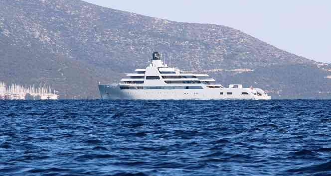 Abromoviç’in milyon dolarlık yatı Bodrum’a demirledi