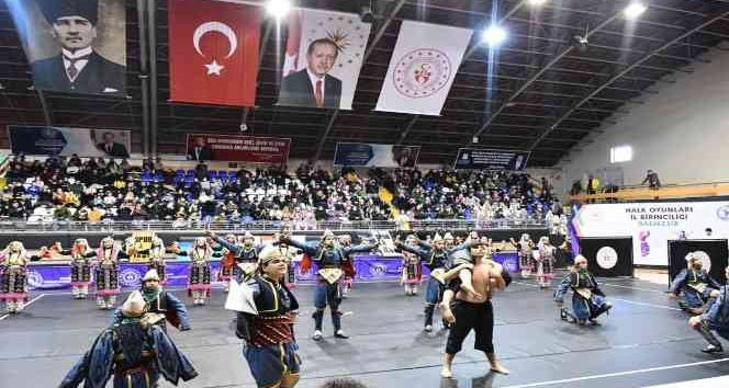 Balıkesir’de Halk oyunları şenliği yapıldı