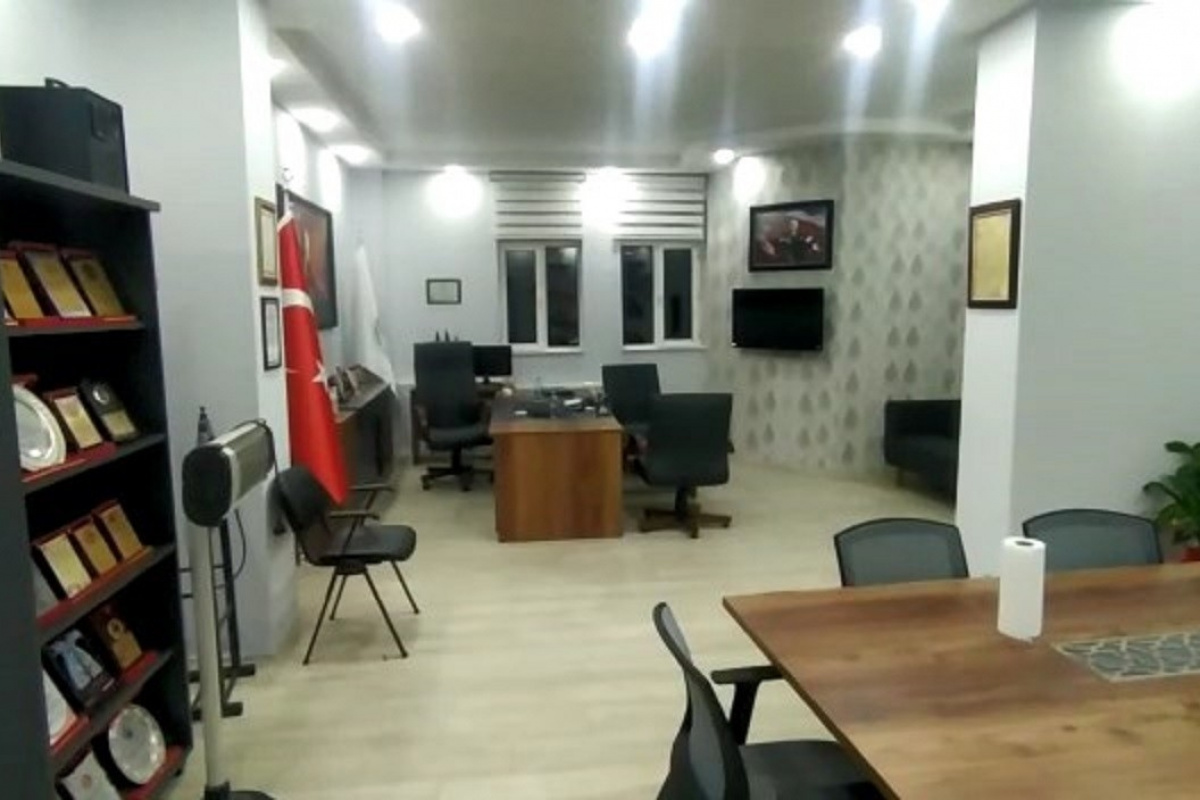 Belediye başkanına makam odasında silahlı saldırı