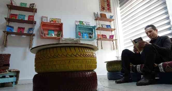 Atık malzemelerden ‘kitap okuma köşesi’ yapıldı