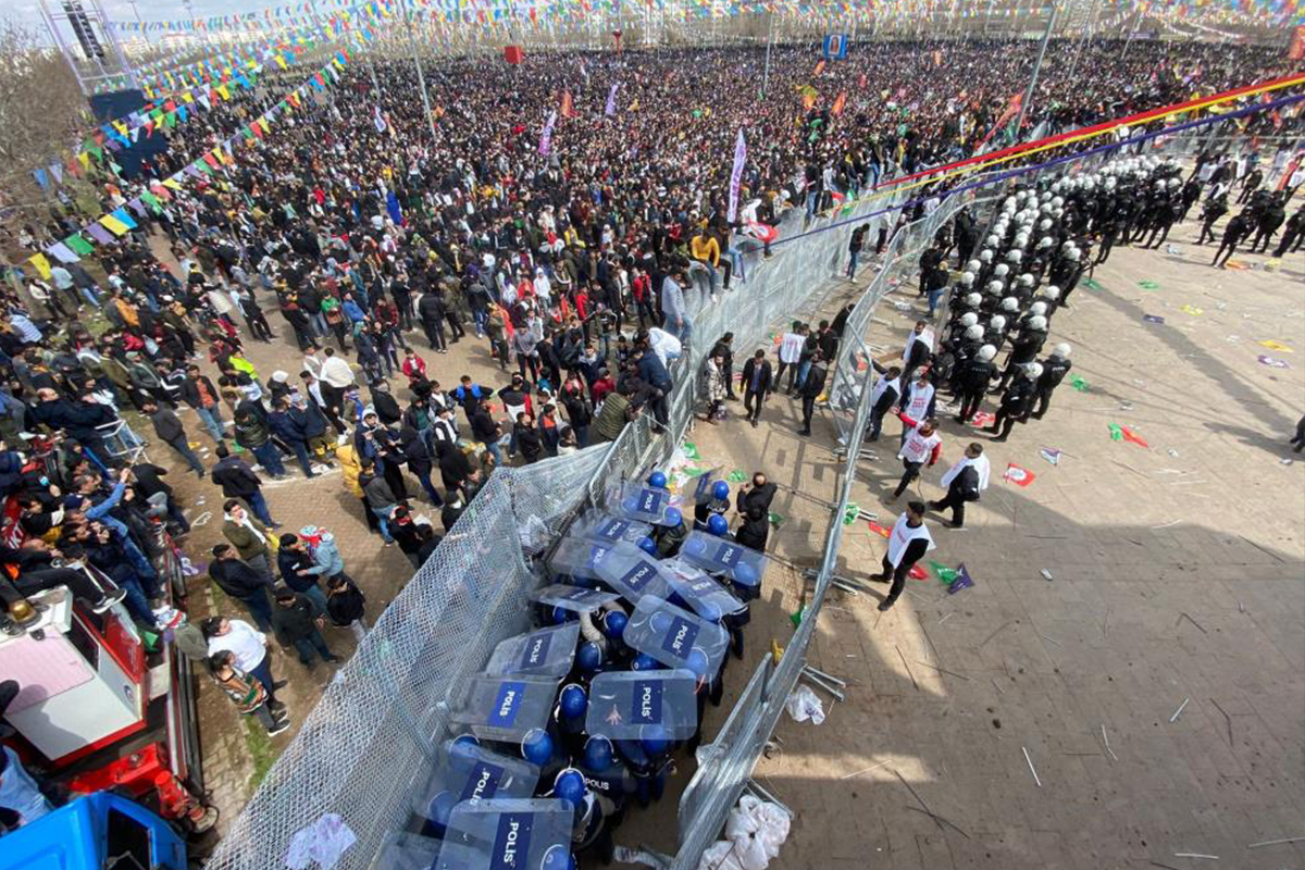 Diyarbakır&#039;daki Nevruz etkinliklerinde gözaltı sayısı 333’e yükseldi