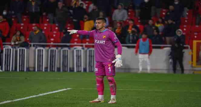 İrfan Can Eğribayat: "Yaşadığım olaylardan dolayı Göztepe ve Türk futbol camiasından özür dilerim"