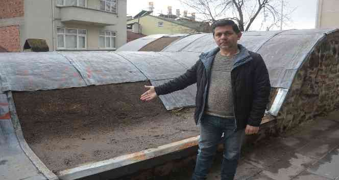 Tokat’ta 8 asırlık tarihi türbenin kurşun çatı levhaları çalındı