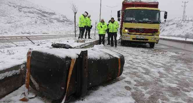 Kamyon karşı yöne geçti, facianın eşiğinden dönüldü
