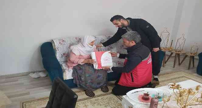 Genç’te yaşlılar ziyaret edildi