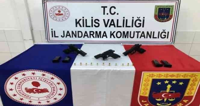 Kilis’te tabanca ile mühimmat operasyonu