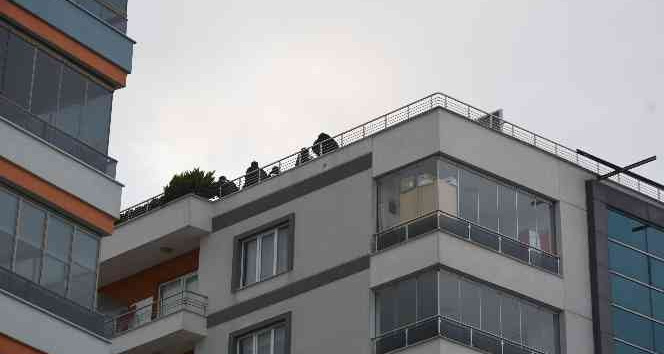 Çatıya çıkmasıyla inmesi bir oldu