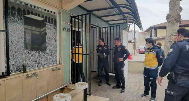 Cami görevlisi yaşlı adam evinde ölü bulundu