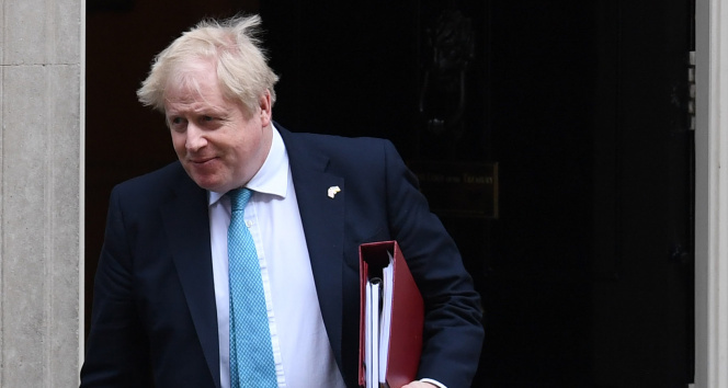 İngiltere Başbakanı Johnsondan istifalara yanıt