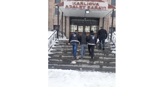 Karlıova’da 4 ikamete giren hırsız tutuklandı