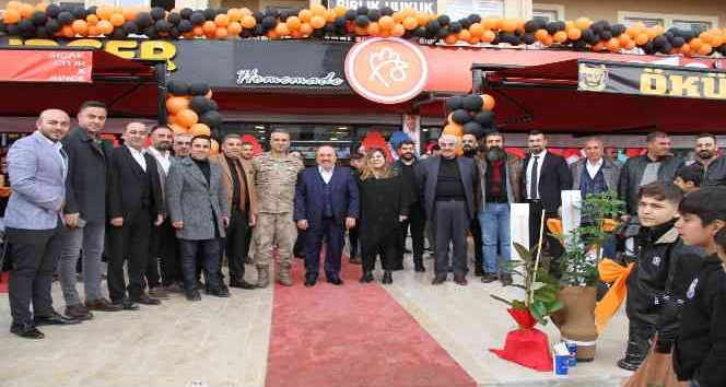 Silopi’de vatandaşlara bin adet hamburger ikram edildi