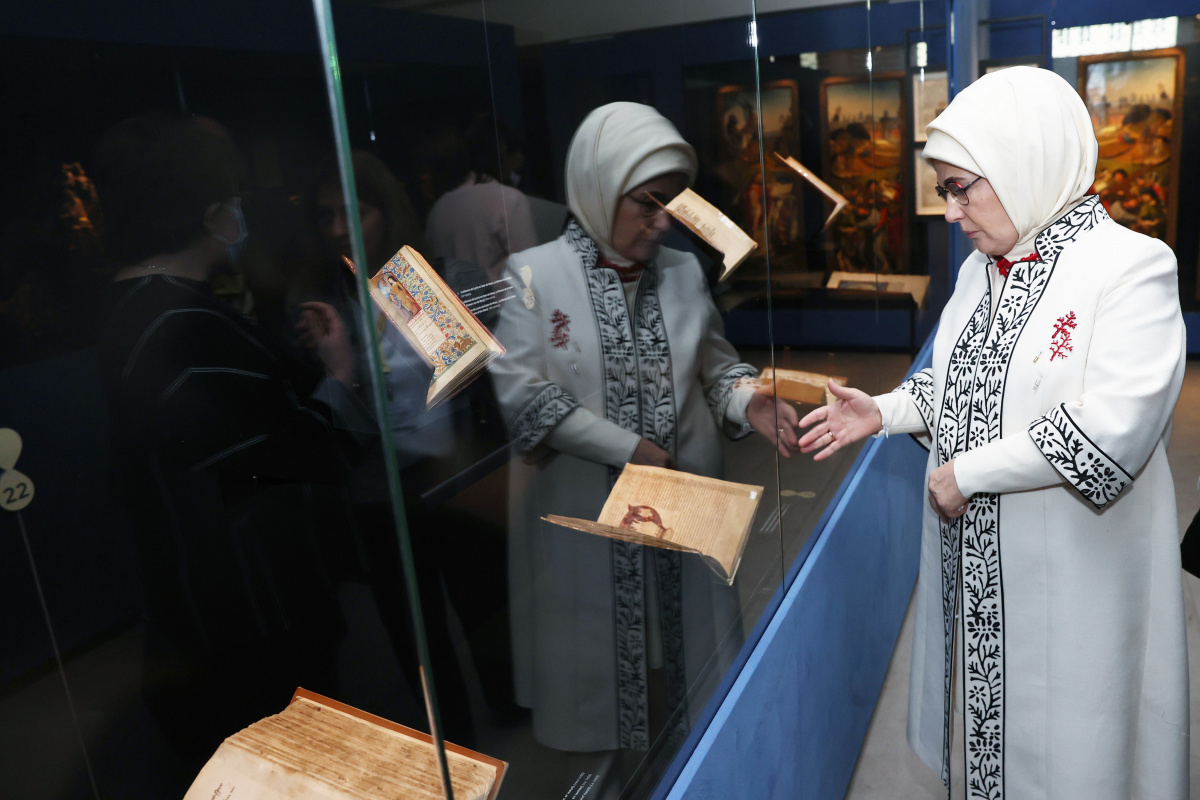 Emine Erdoğan, Belçika Kraliyet Kütüphanesi'ni ziyaret etti