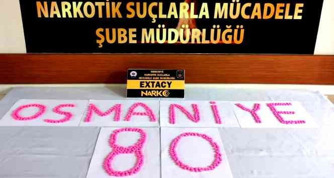Osmaniye’de uyuşturucu hapla yakalanan 2 zanlı tutuklandı