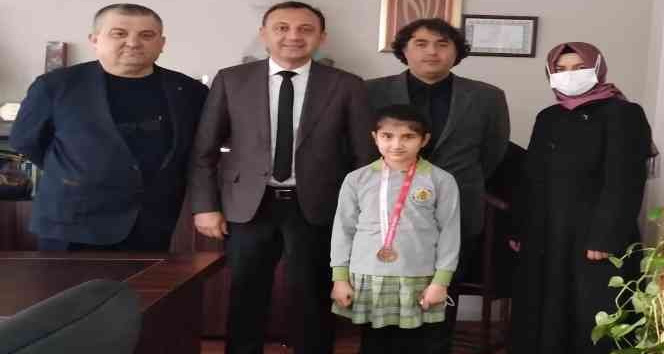 İlkokul öğrencisi Semanur zeka oyunlarında şehrini temsil edecek