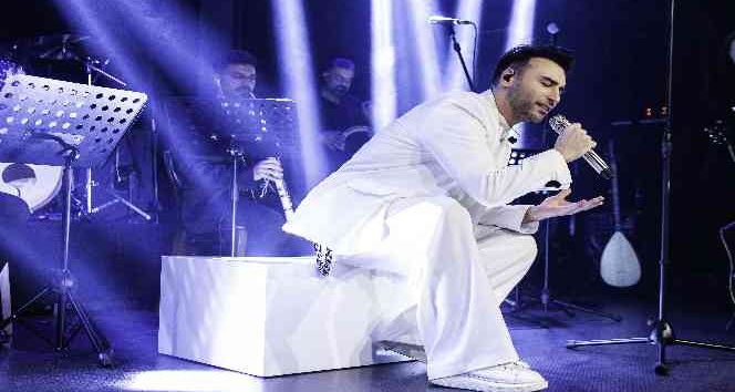 Emre Kaya, “Usta Şarkılar” ile ilk kez sahnede