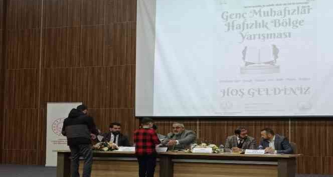 Tatvanlı öğrenci ‘Genç Muhafızlar Hafızlık Yarışması’nda bölge ikincisi oldu
