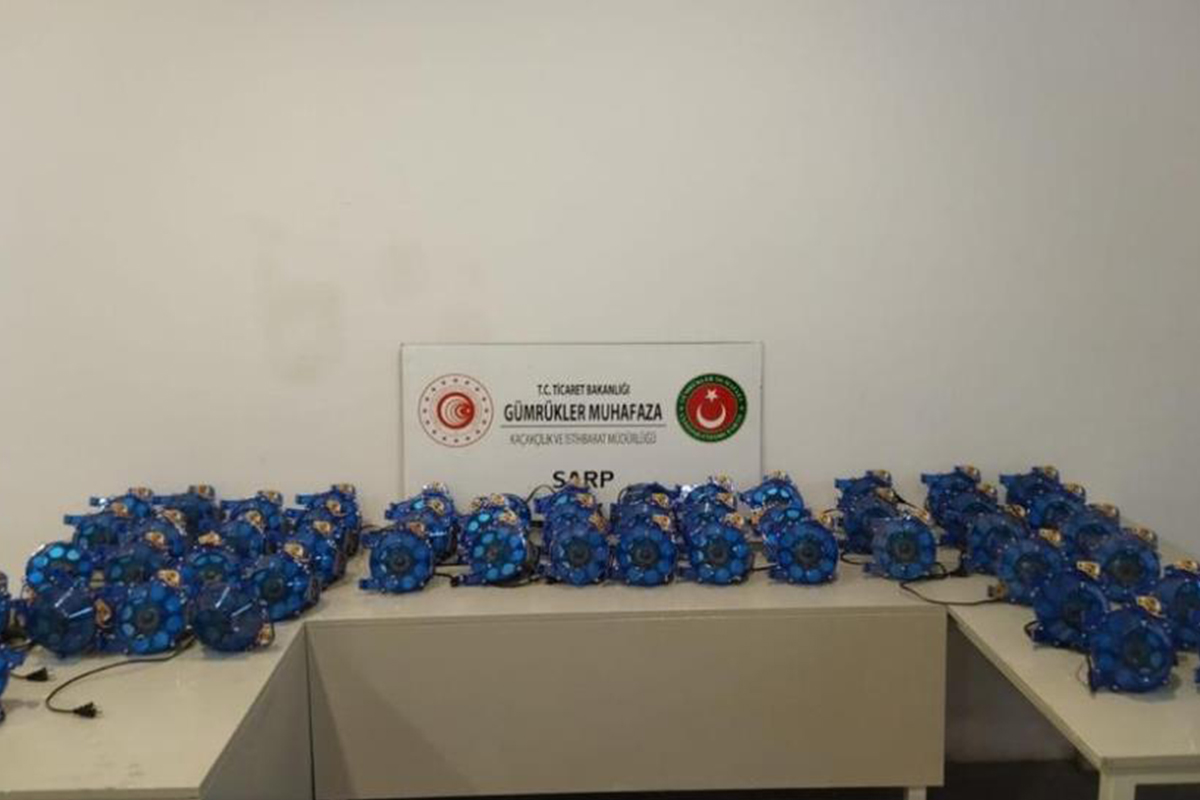 Sarp Sınır Kapısı'nda kaçak oyun makineleri ele geçirildi