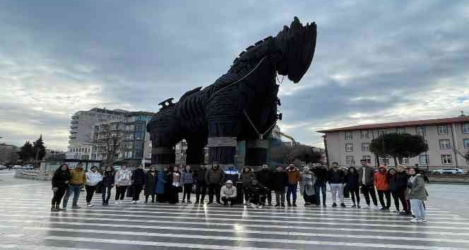 Batman Üniversitesi öğrencileri Sivas Ankara ve Çanakkale’yi gezdi