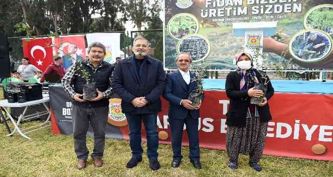 Tarsus Belediyesi, Bahar Şenliği’nde binlerce fidan dağıttı
