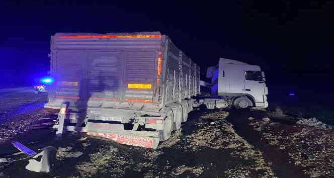 Kırşehir’de tır ile minibüs çarpıştı: 1 ölü