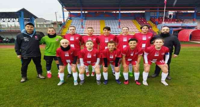Bilecikspor kadın futbol takımı bir düzineden fazla gol attı