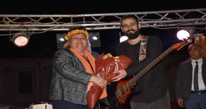 Ceyhanlılar Soner Eden konseriyle coştu