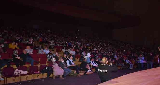 Ekin Uzunlar, Merkezefendispor için söyledi