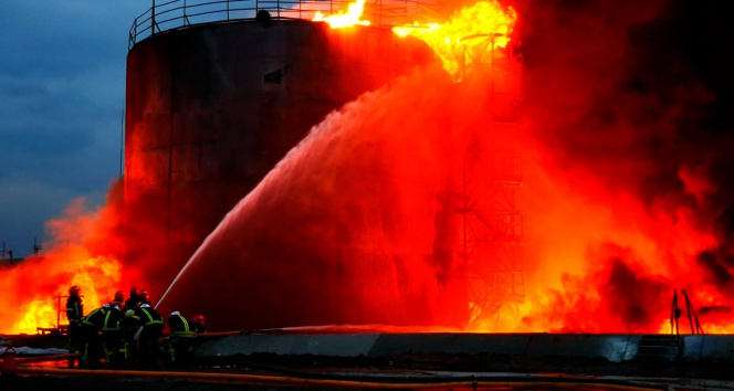 Lvivdeki yakıt deposunda çıkan yangın söndürüldü